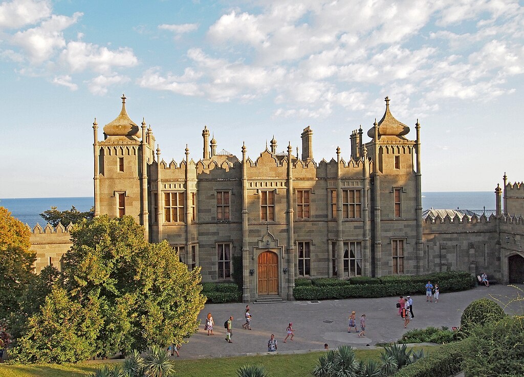 Картинка из Яндекса Северный фасад здания.