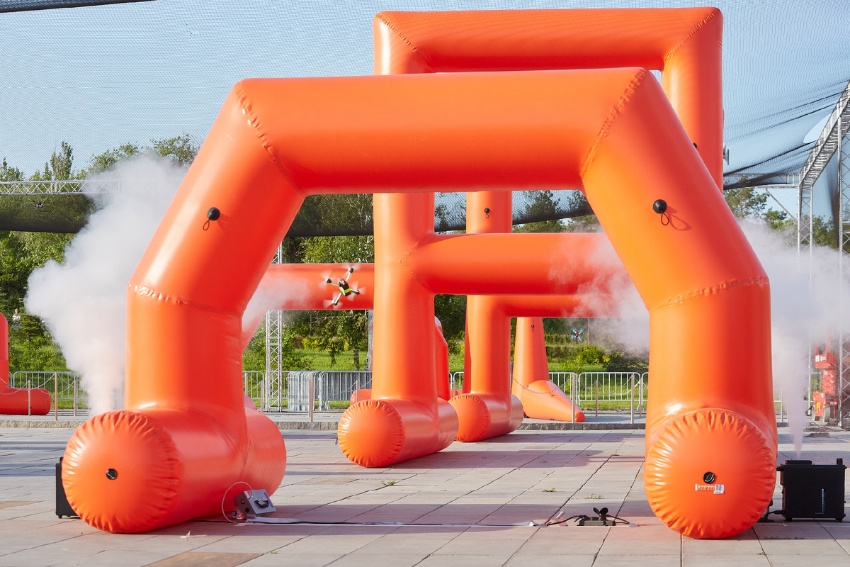 Надувные ворота для дрон-рейсинга – яркая и зрелищная трасса для гонок и тренировок пилотов