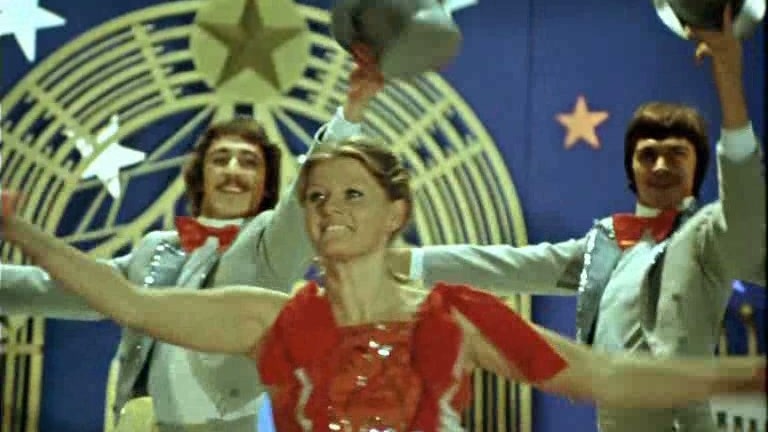 Кадры из фильма "Карнавал"