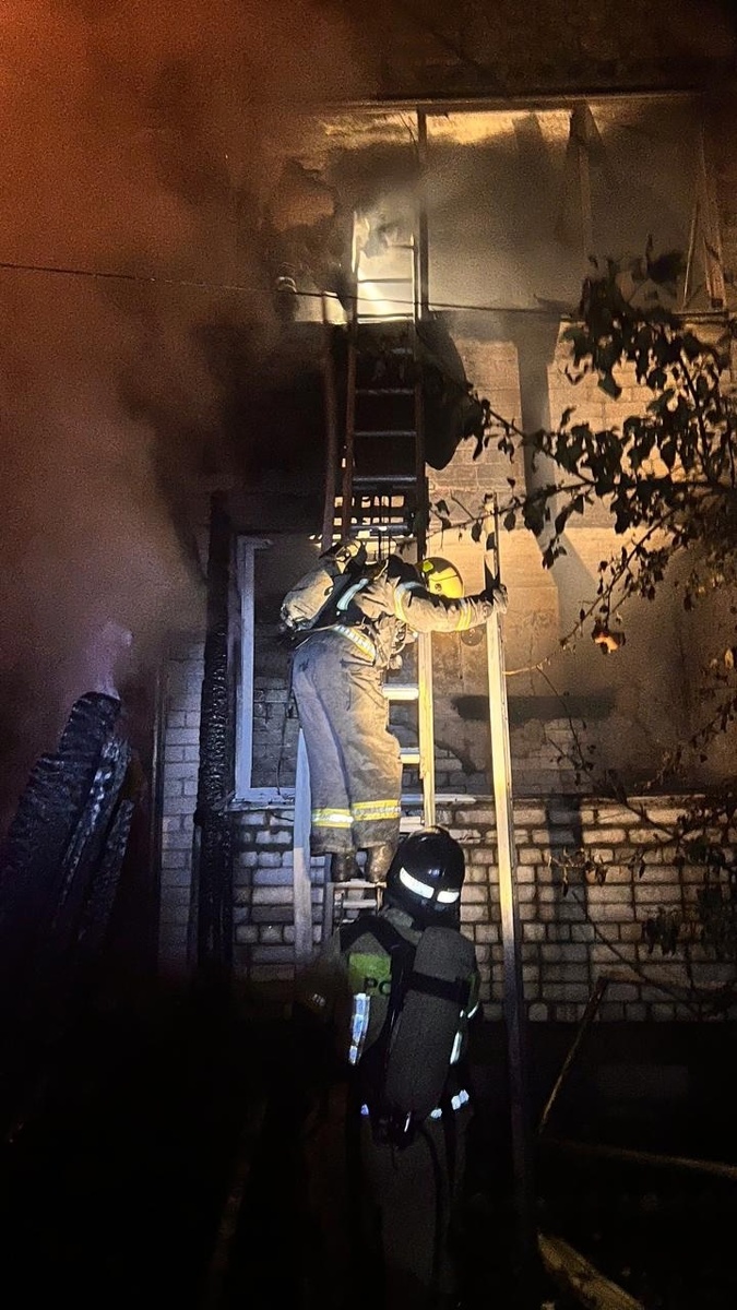    Двухэтажный дом горел ночью в КааламоСергей Крупин / VK