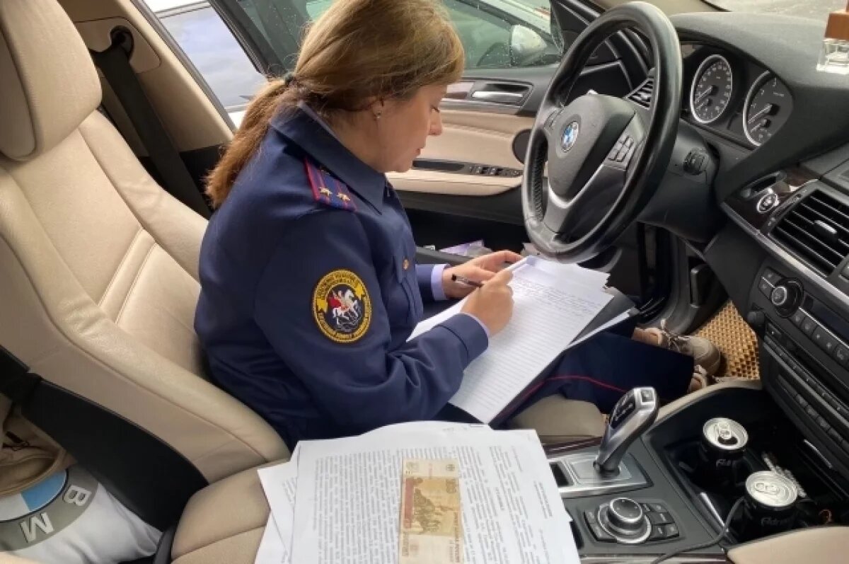    Угрожали пистолетом.