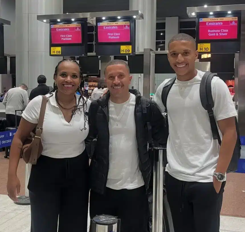 футболист перед посадкой с семьей Foto: Reprodução / Felipe Oliveira