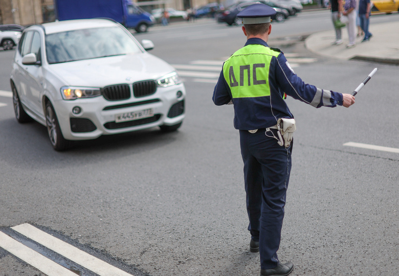 Доездились: 8 причин, по которым инспектор ГАИ точно остановит вашу машину