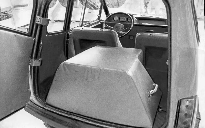 Рядом с массивным кожухом, прикрывающим мотор, места для багажа в Пеппи было совсем немного.