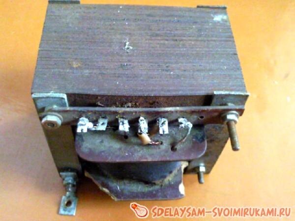 Зарядное устройство для автомобильного аккумулятора