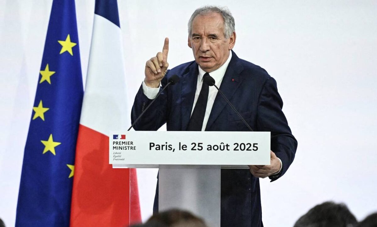 Премьер-министр Франции предупредил о долговом кризисе