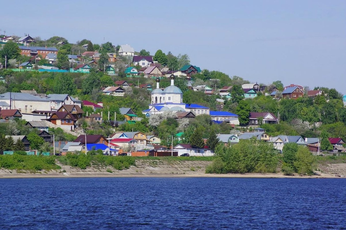 Вид на Верхний Услон с Волги