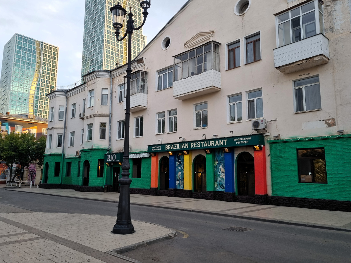 Старые здания в центре правобережной Астаны. Фото автора