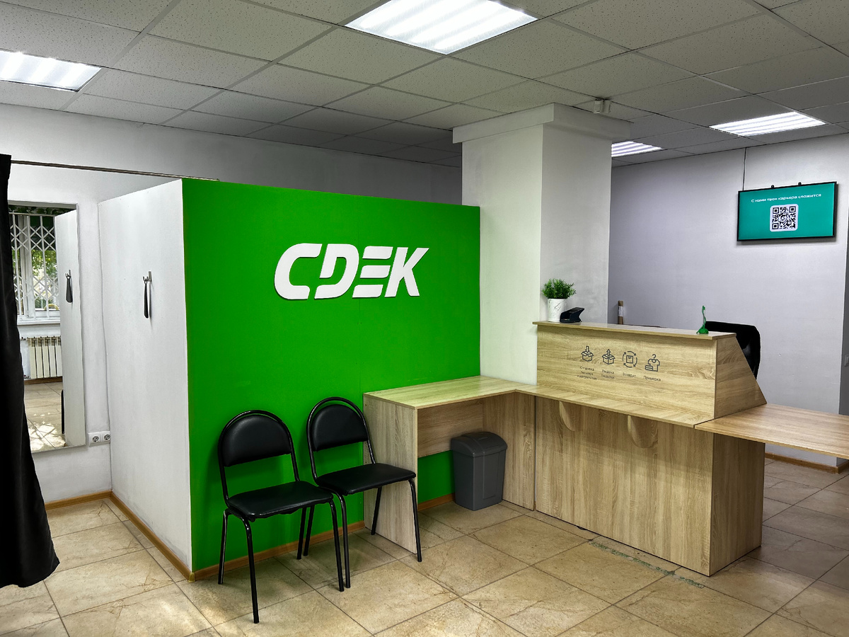 Фото нашего первого офиса после обновления ремонта по новому брендбуку