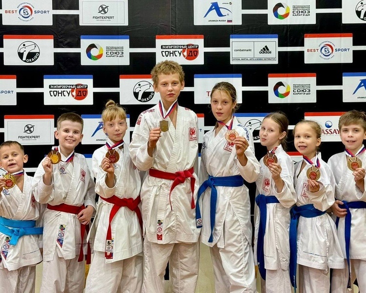     Курские спортсмены завоевали четыре золотые медали на турнире по каратэ