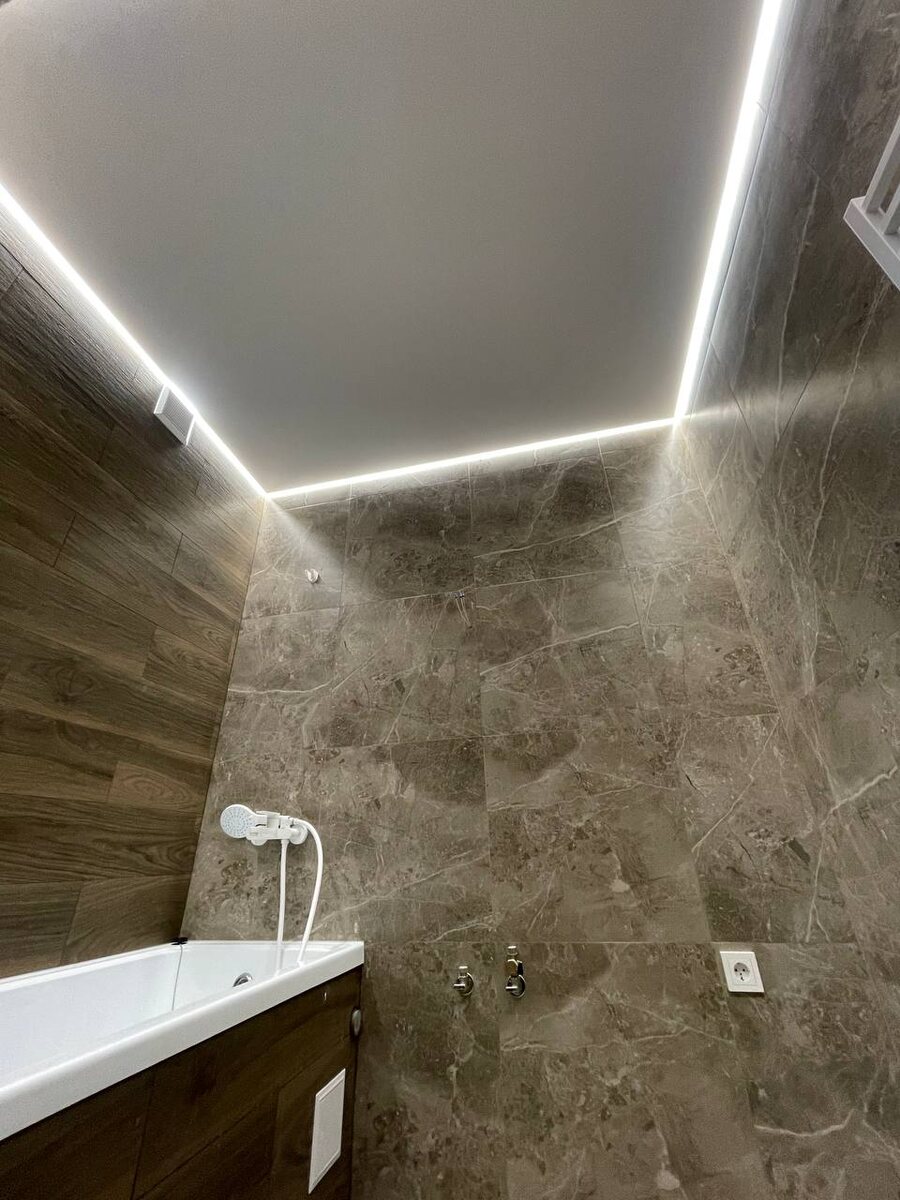 Парящий натяжной потолок в ваной комнате