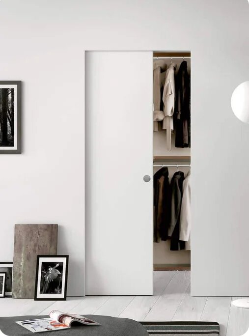 Раздвижная дверь в системе пенала