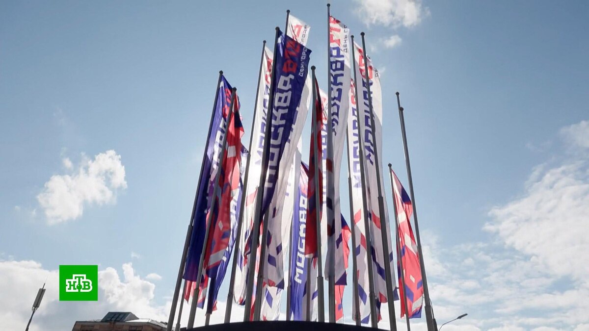    15-метровая инсталляция «Факел» появилась в Москве ко Дню города