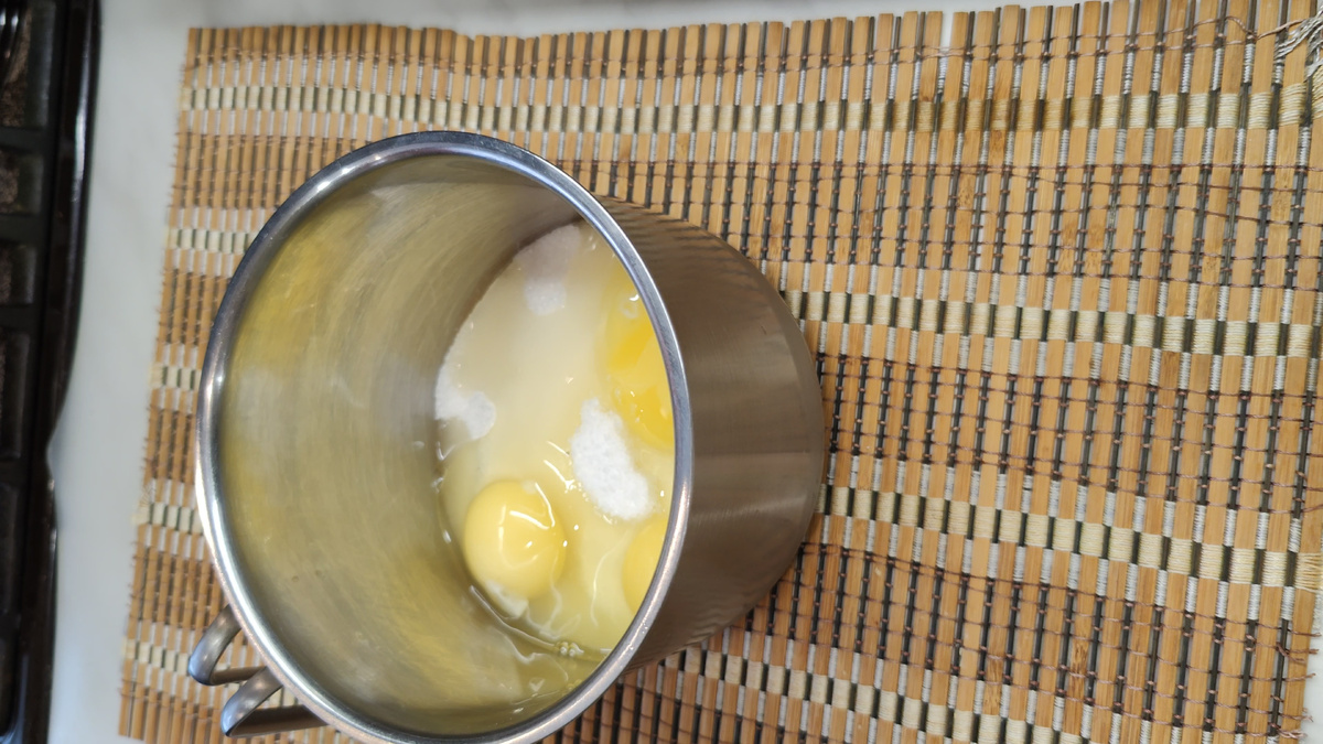 Положить 3 яйца 