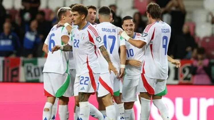 Израиль забивает гол Италии.