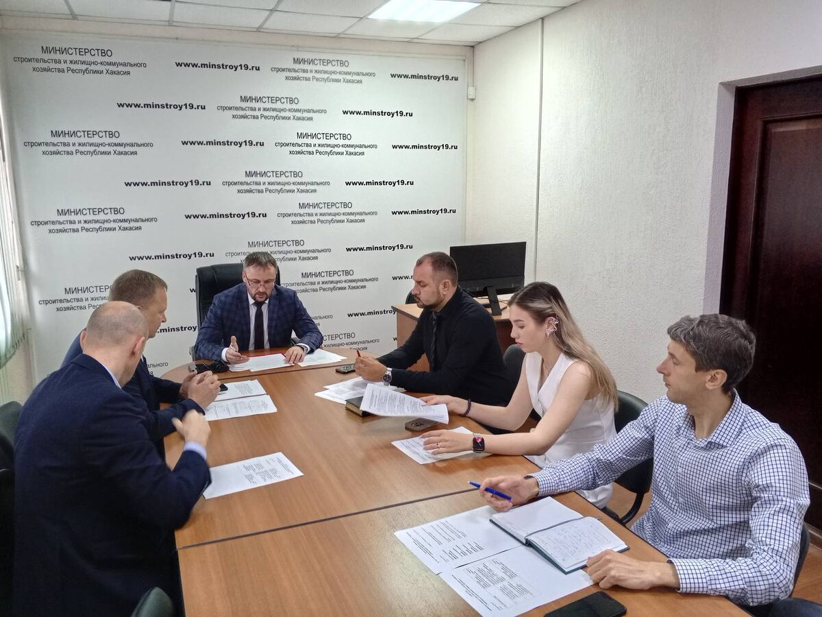 На рабочем совещании 