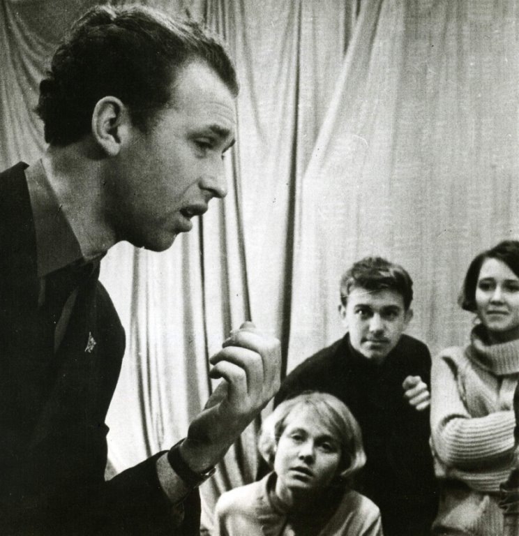 Игорь Селиванов на репетиции со студийцами, 1967 г.