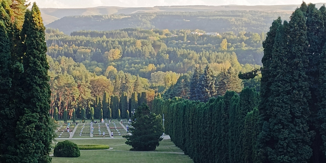 Кисловодск. Прогулка от ж.д. вокзала по пр.Ленина и Курортному парку. Будет много фото.