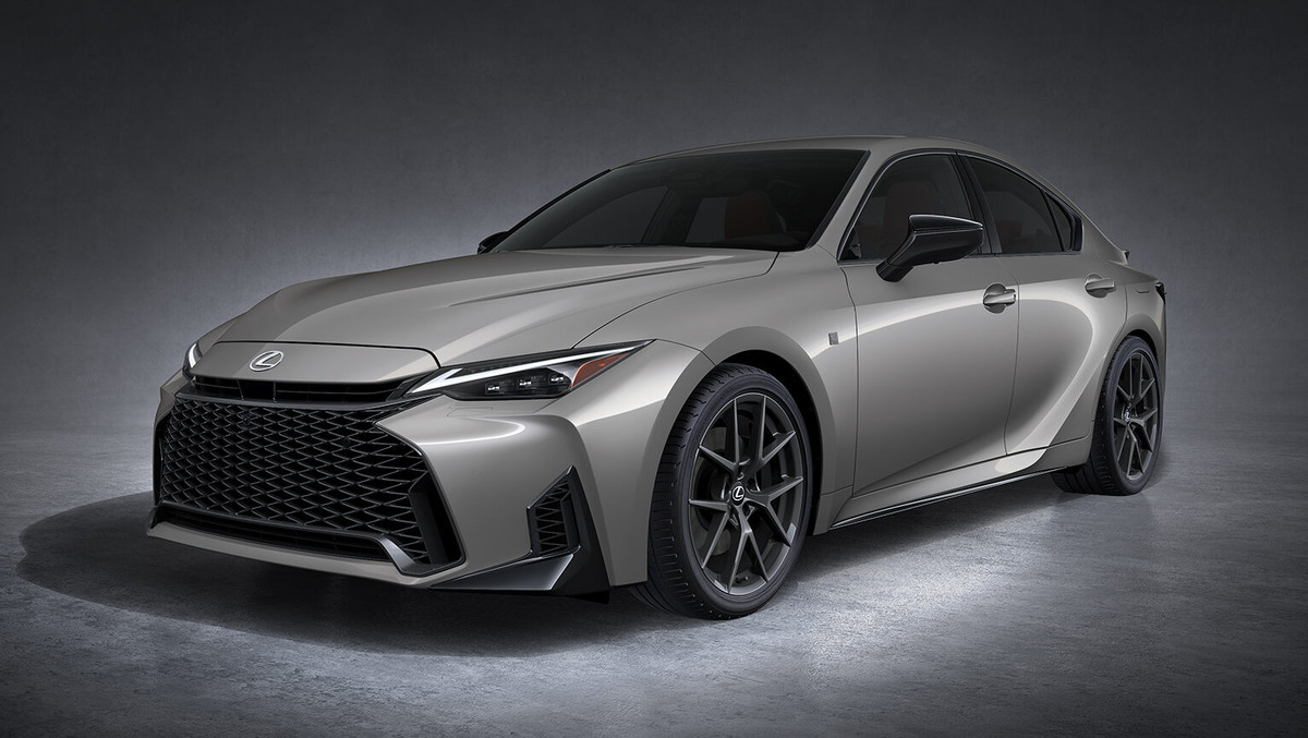    Lexus IS. Фото Toyota