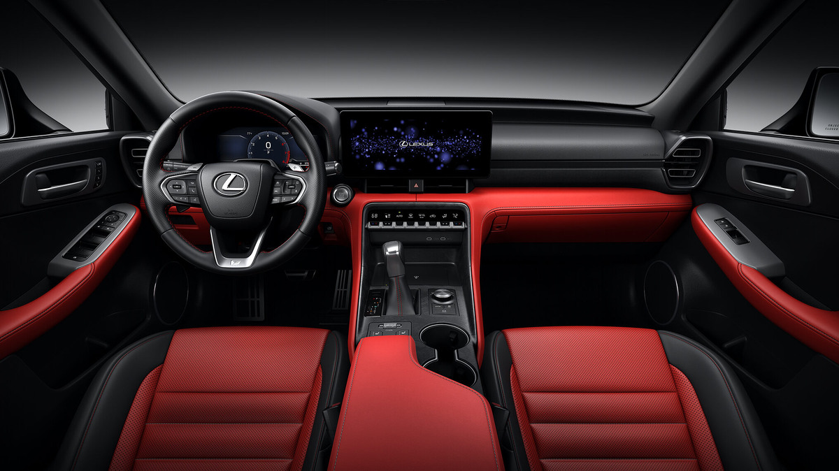    Lexus IS. Фото Toyota