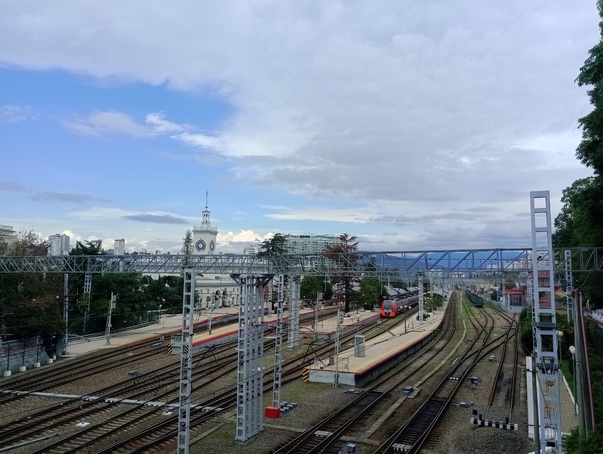 Железнодорожные врата нашего курорта :) Фото автора, сентябрь-2025