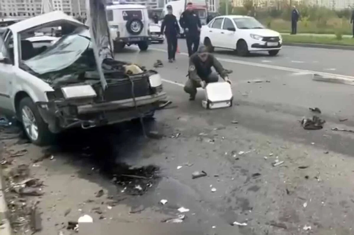    Ильяз, Кадрия и маленький Тимур умерли на месте.