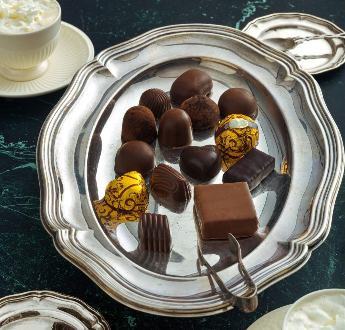 В России кофе популяризовал Пётр I, который впервые попробовал напиток в Голландии и полюбил его. Также большой ценительнице кофе была императрица Анна Иоановна