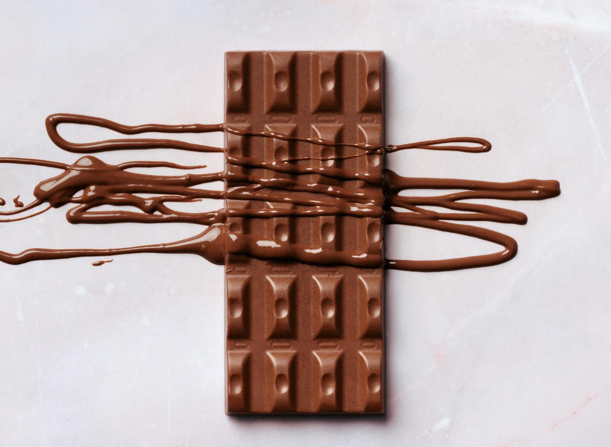 Позже в шоколад стали добавлять молоко, чтобы сделать вкус нежнее и мягче