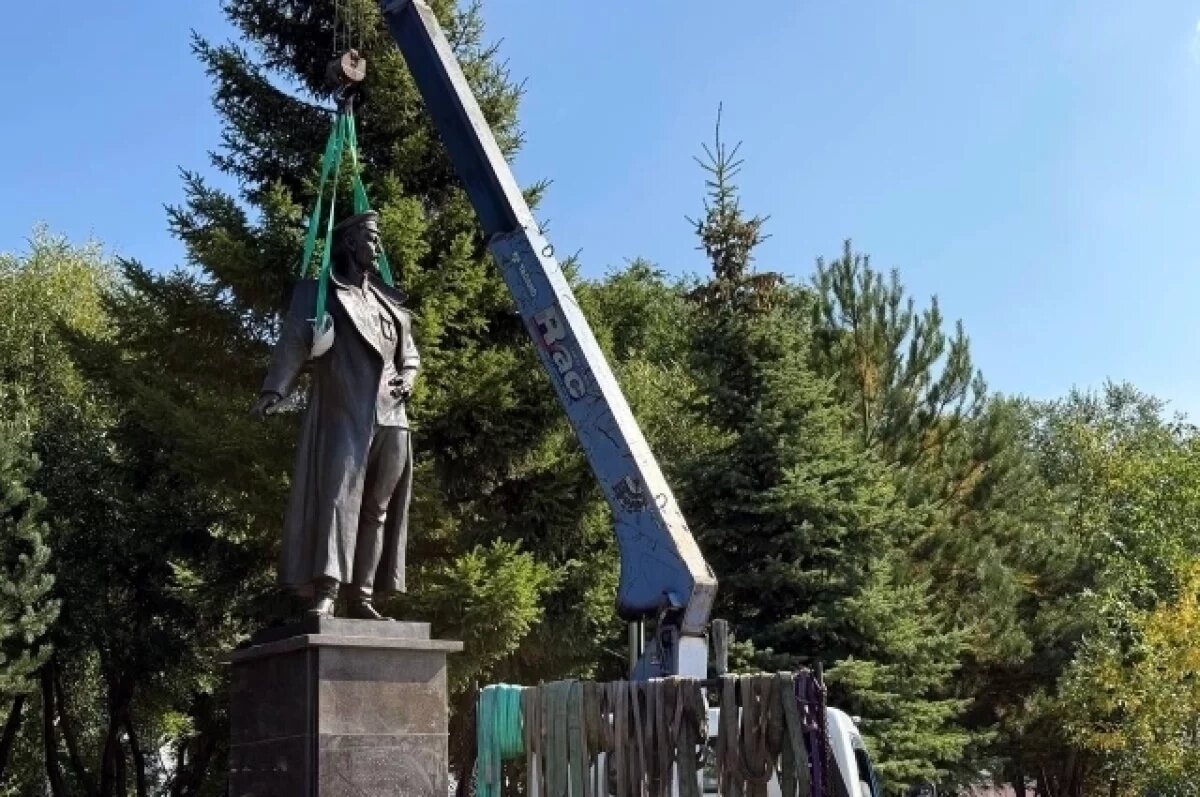    В Омске установили памятник Феликсу Дзержинскому