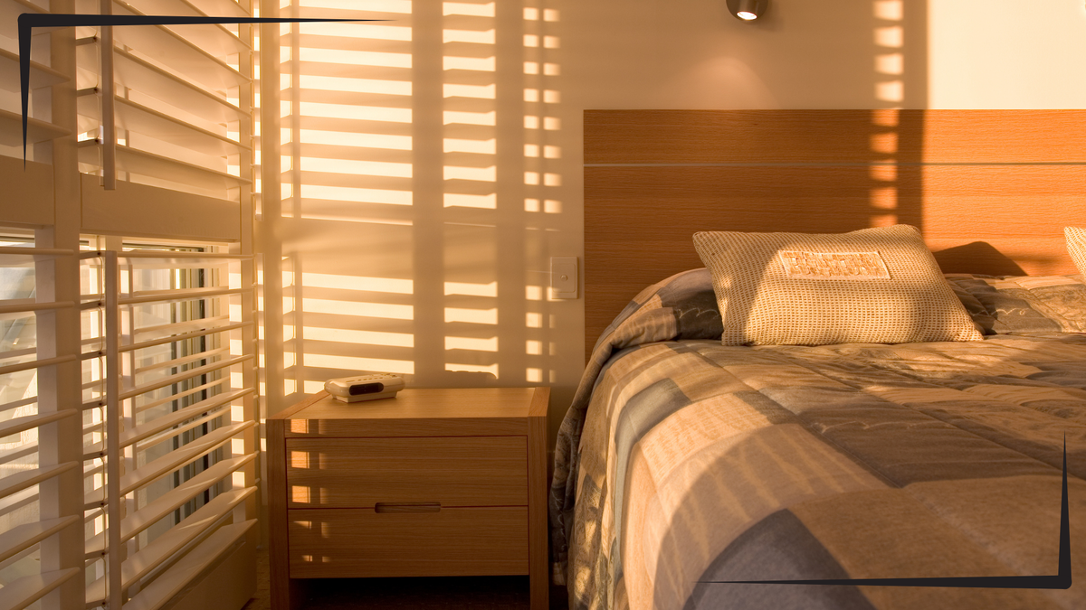 Жалюзи. Жалюзи в интерьере. Жалюзи в спальне. Интерьер спальни. Дизайн