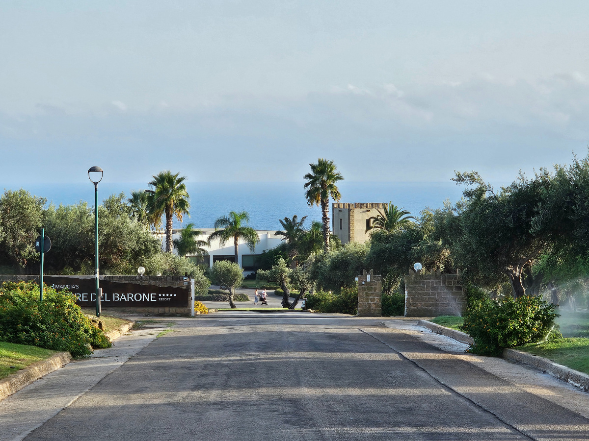 Въезд в отель