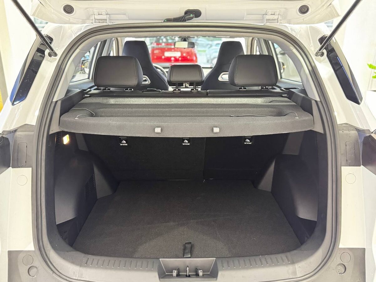 Просторный багажник на 1100 литров обеспечит пространство для всех ваших ежедневных нужд! Вы сможете без проблем разместить различные покупки, спортивный инвентарь или дорожные сумки.
