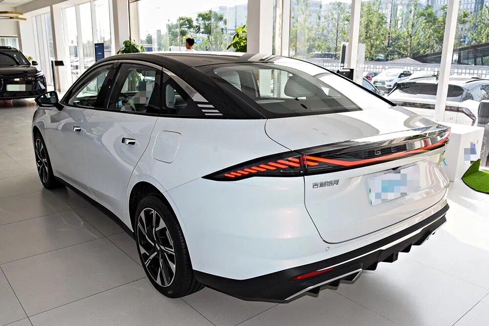 Geely Galaxy L6 - бюджетный седан. Star 6 гораздо премиальнее