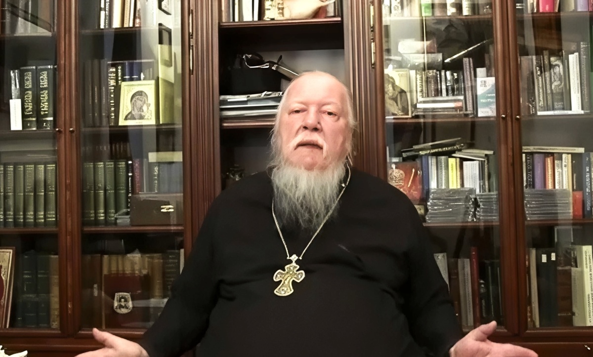 Димитрий Смирнов (07.03.1951 — 21.10.2020 гг.) — протоиерей, церковный и общественный деятель.