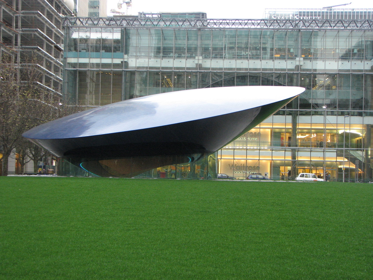 
The Big Blue (2000) sculpture on Canada Square (London, UK). Авторство: laurenatclemson. The Big Blue 2000, CC BY 2.0, https://commons.wikimedia.org/w/index.php?curid=3901375