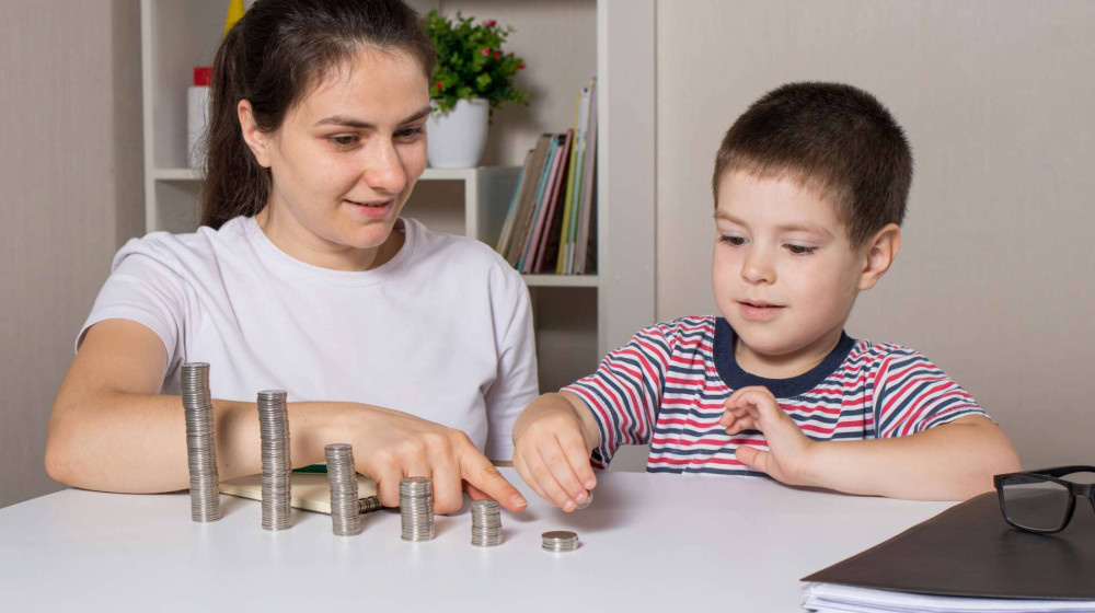    Финансовая грамотность для детей: как бабушка может научить внука обращаться с деньгами