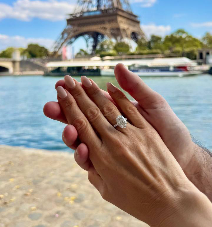 Чехова похвасталась кольцом. Фото: https://t.me/aachekhova