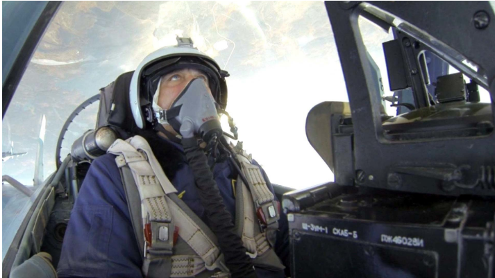 О событиях тех дней рассказывает документальный фильм о военных летчиках «Крым. Небо Родины»