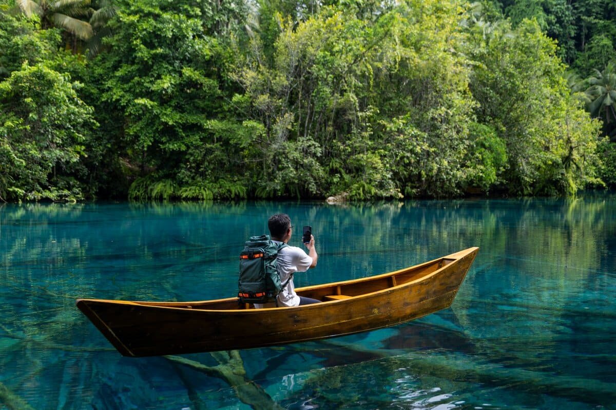    Согласно SpaceX, компания сможет обеспечить скорости современных 4G-сетей (и телефонную связь) по всему миру, вне зависимости от расстояния до вышек сотовой связи / © SpaceX, X