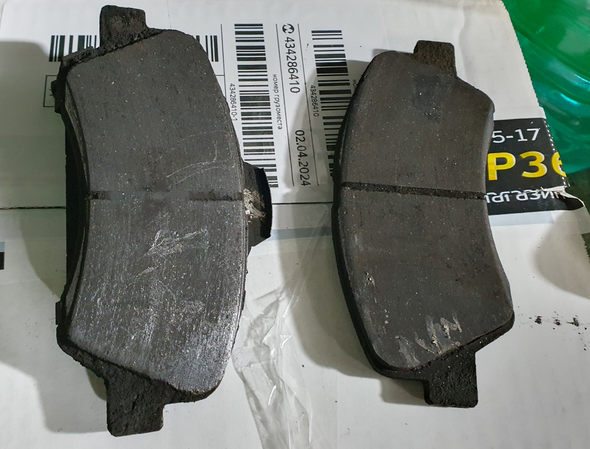 Полностью стертые колодки Geely Atlas