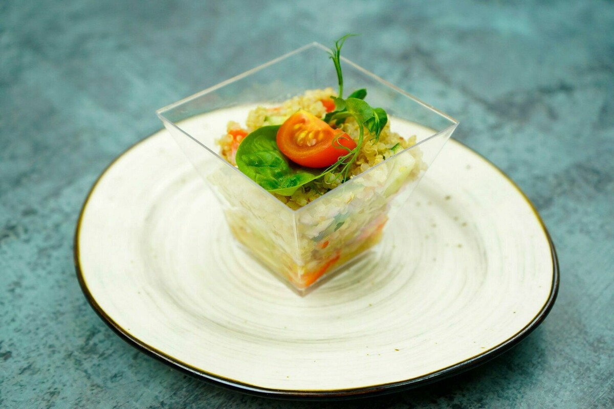 Киноа с овощами от GalaBox Catering за 675 ₽