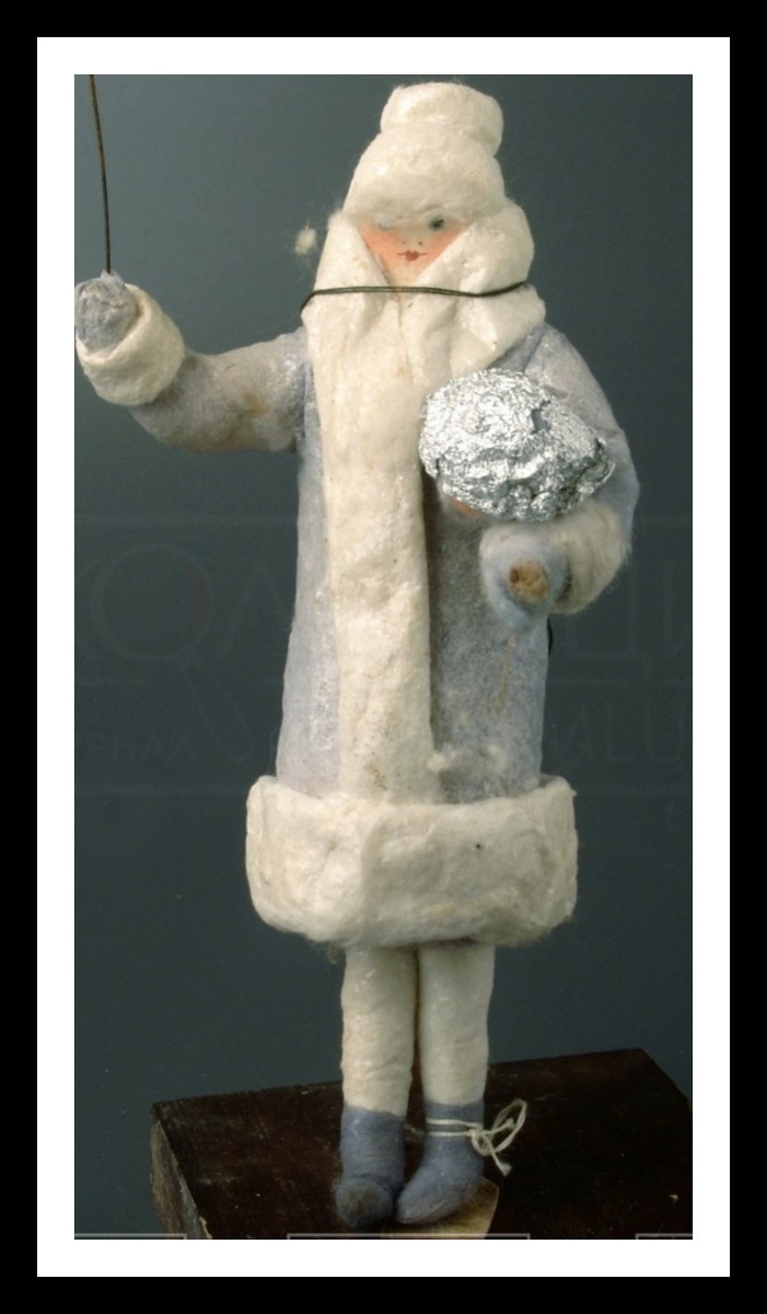   Девочка с серебрянным шаром