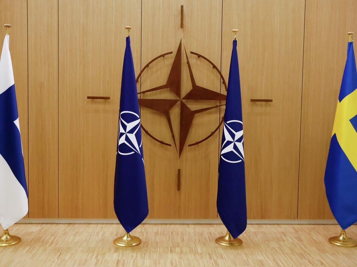    Флаги Финляндии, НАТО и Швеции© AP Photo / Johanna Geron/Pool
