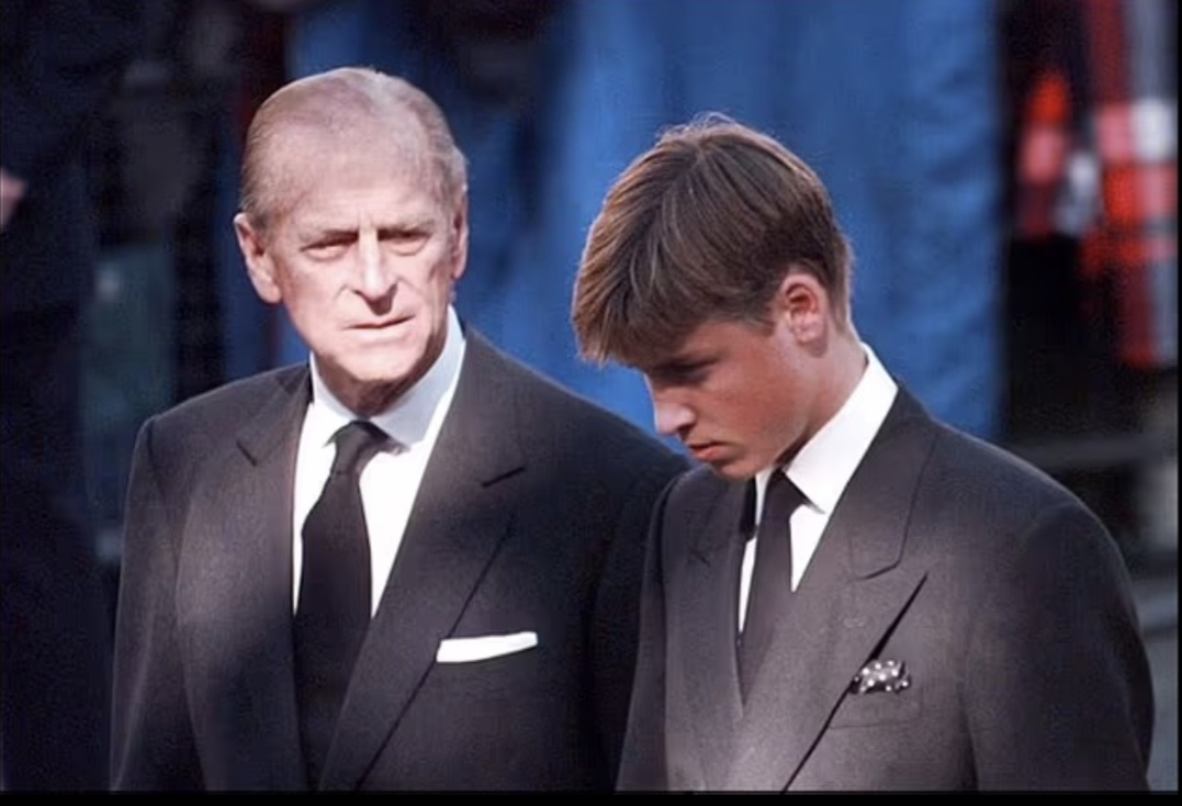 Филипп и Уильям на фотографии во время похоронной процессии принцессы Дианы.