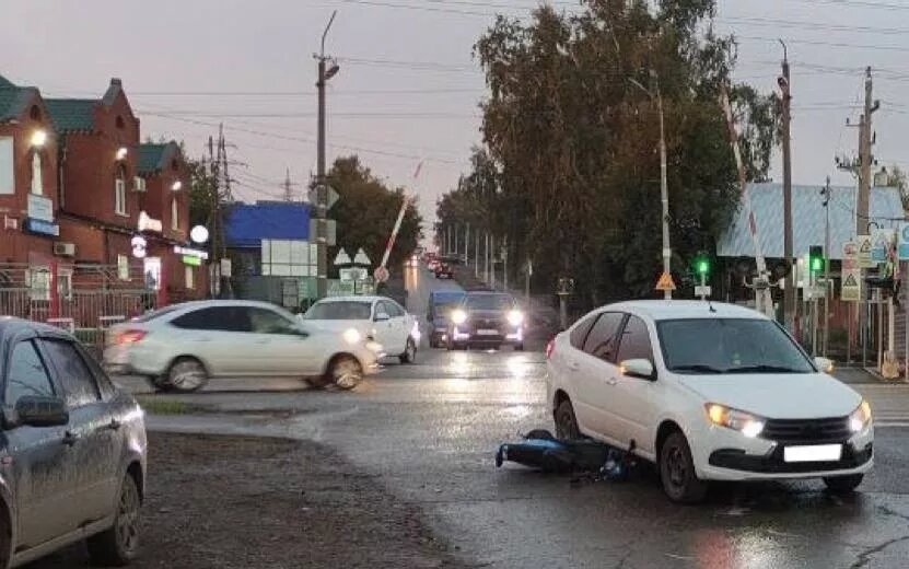    В Ижевске автомобиль сбил двух детей на велосипеде