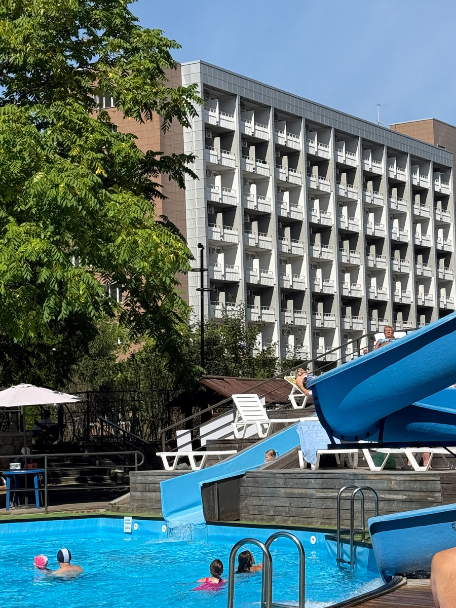 Санаторий "Россия" в Белокурихе. Фотография из личного архива. 