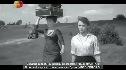 Инна Макарова в сцене с чемоданом. Фото из открытого источника