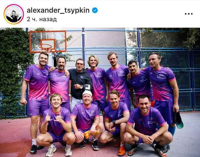 Константин Хабенский с сыном Иваном (стоит по левую руку от отца)