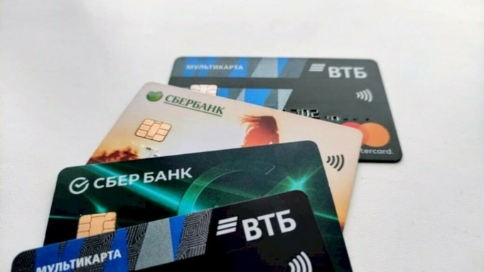 Новые ограничения на выдачу банковских карт подросткам: что изменилось с августа этого года