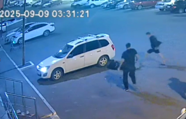    Поссорился с девушкой: В Оренбурге задержали 21-летнего парня, устроившего дебош на парковке